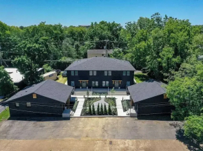 The Nomad: 4 1brs, 2 Studios 24-guest Retreat