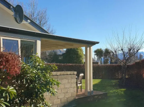 HYLA25 - Meadowstone Executive Villa Close to Lake Wanaka