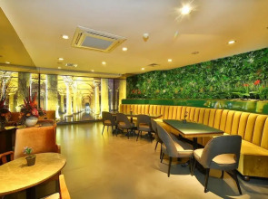 Отель All Seasons