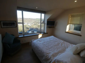 Violet Cottage 3 Bedroom Apartment by Cardiff Holiday Homes