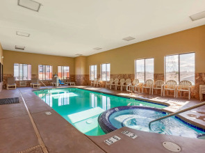 Comfort Inn & Suites Page at Lake Powell