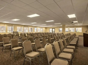 GreenTree Inn & Suites Phoenix Sky Harbor