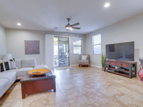 2 Mi to Hospital: Glendale Getaway Near Golf!