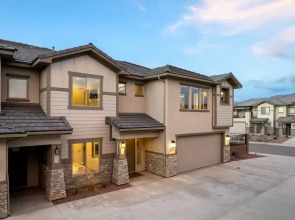 Desert Sky 7 Bedroom Townhouse