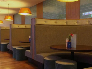 Renaissance London Heathrow Hotel