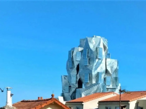 Magnifique Maison de 230 m2 face à la tour Luma vacances-arles camargue