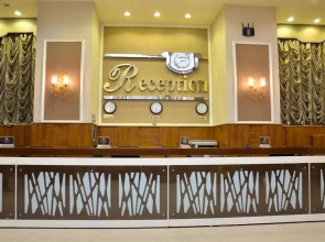 Chain Luxe Paradise Hotel