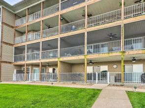 Breezy Lakefront Condo w/ Balcony & Lake View!