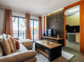 Urban Stay 1A by Homie