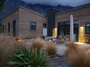 Beautiful Lake and Alpine Views - Queenstown