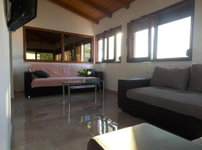 Tranquil Villa in Podstrana near Mutogras Beach