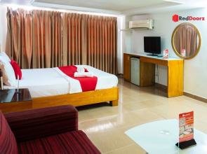 RedDoorz Near Tan Dinh Market 3