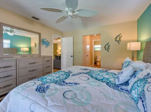 Englewood Oasis w/ Screened Lanai + Outdoor Pool!