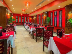 Hawaii Riviera Club Aqua Park - Families and Couples Only