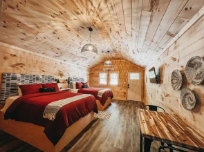 Adorable Studio Style Cabin Located Minutes From Lake Hartwell Cabin #4