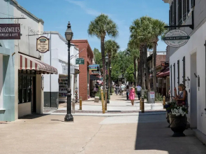 Bright 4BR Home Near Beach Historic Downtown