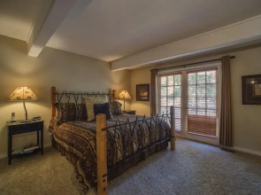 Lazy K Mountain Home 5 Bedroom Holiday home by Key to the Rockies