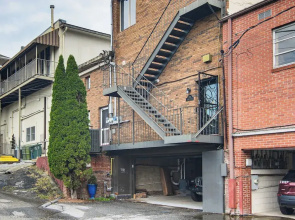 Modern Dtwn Condo w/ Balcony in Hendersonville