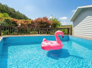 Geoje Come and Stay Pension