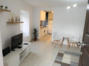 Lemon Tree House Coimbra - Courtyard garden with city views