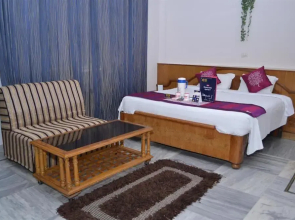 Oyo Premium Kailash Gate