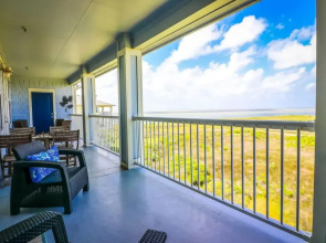 Resort Living on the Bay 2 bed 2 Bath Gorgeous bay Views
