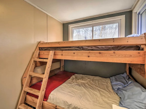 Pet-friendly Cabin w/ Dock on Claytor Lake!