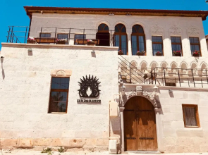 Zuwinasa House Hotel