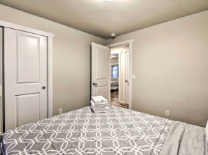 Spacious Kent Home ~ 17 Mi to Dtwn Seattle!