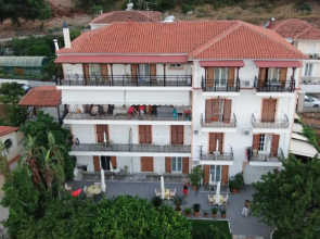 Makis Studios & Apartments