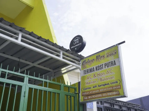 Oyo Life 2573 Griyo Kost Putra 205