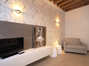 Venice Style Apartments