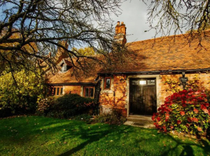 Breathtaking Elizabethan Manor House