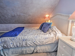 Naples Home w/ Pool, Extended Stays Welcome!