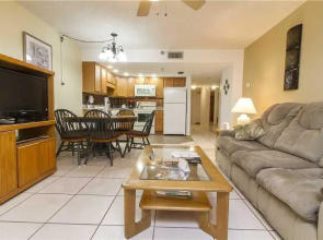 Sunglow Resort 305 - One Bedroom Condo