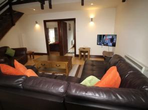 Hideaway 2 Bedroom Apartment by Cardiff Holiday Homes