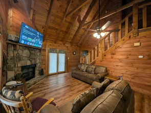 ER23 - Smoky Memories Great Location - Close To Town! 3 Bedroom Cabin by RedAwning