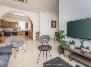Hard to come by - modern & huge house in Sliema