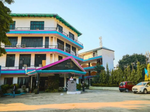 Mid Way Resort by OYO Rooms