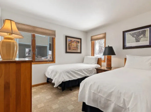 Riverside Condos A103 by Avantstay Condo Close To Downtown, Town Park & Ski Lift #8