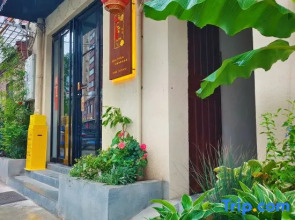 Chuyun Homestay (Luoyi Ancient City Cross Street Branch)
