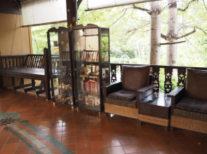 Villa Thongbura