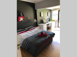 Sunny Open living family home in the Winelands