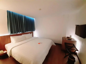 Отель Sacha's Hotel Uno