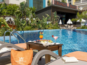 Hotel Orange Palace Side