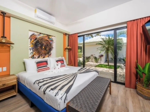 Duna Property - 2 Villas 2 Pools 7 Br Luxury Oasis Centrally Located