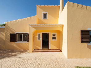 Casa Lombos Nova - wonderful new house with private pool AC and pool table