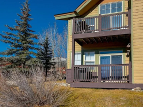 Tarn Landing C-19 1 Bedroom Condo by RedAwning