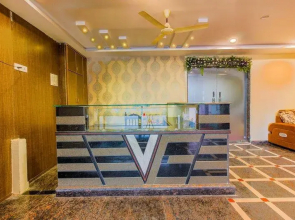 OYO 36823 Hotel Vamsee Empire