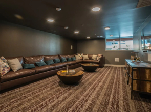 Ginosi Downtown Apartel